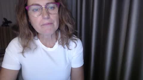 Snapshot of lauraoven1 chatting on 10-16-25, 03:46 Lauraoven1 online show from 10-16-25, 03:46