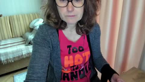 Snapshot of lauraoven1 chatting on 05-14-26, 08:10 Lauraoven1 online show from 05-14-26, 08:10