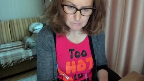 Snapshot of lauraoven1 chatting on 05-16-26, 03:22 Lauraoven1 online show from 05-16-26, 03:22