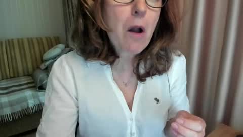 Snapshot of lauraoven1 chatting on 05-25-26, 09:26 Lauraoven1 online show from 05-25-26, 09:26
