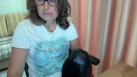 Snapshot of lauraoven1 chatting on 07-15-26, 06:51 Lauraoven1 online show from 07-15-26, 06:51