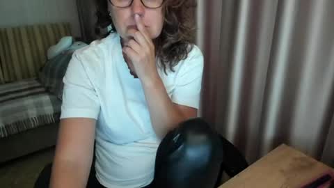 Snapshot of lauraoven1 chatting on 07-22-26, 02:20 Lauraoven1 online show from 07-22-26, 02:20