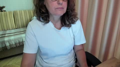 Snapshot of lauraoven1 chatting on 07-24-26, 07:39 Lauraoven1 online show from 07-24-26, 07:39