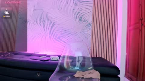 Laura online show from 12-28-24, 04:30