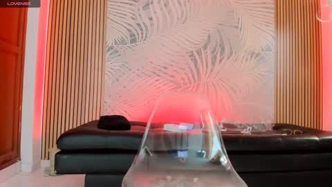 Laura online show from 01-28-25, 01:49