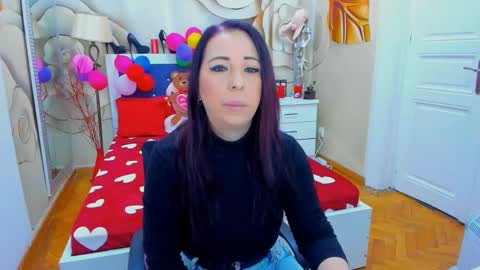 Laura online show from 02-11-25, 04:22