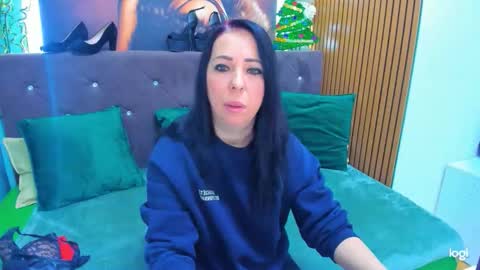Snapshot of laurasinfull chatting on 12-20-25, 04:19 Laura online show from 12-20-25, 04:19