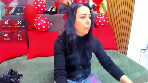 Snapshot of laurasinfull chatting on 02-15-26, 05:15 Laura online show from 02-15-26, 05:15