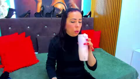 Snapshot of laurasinfull chatting on 04-30-26, 03:24 Laura online show from 04-30-26, 03:24