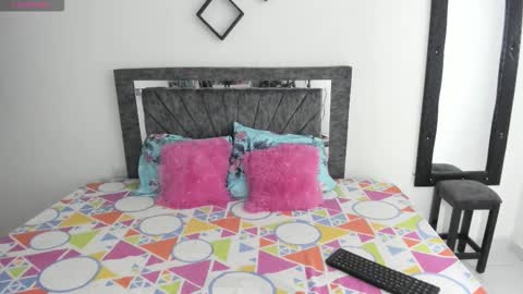 laurasofia01 online show from 11-06-25, 02:40