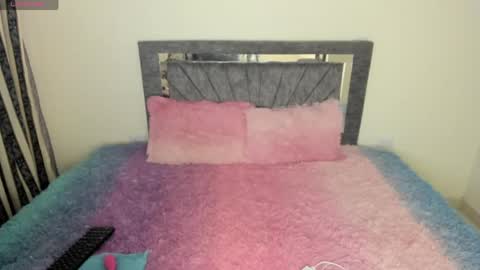 laurasofia01 online show from 04-15-26, 02:40