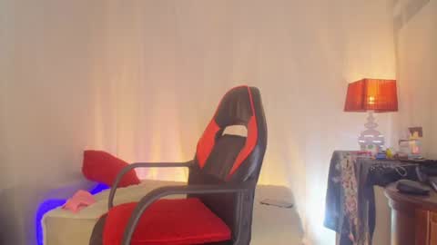 Snapshot of laurasofia45 chatting on 06-25-26, 10:42 Laura Sofia online show from 06-25-26, 10:42