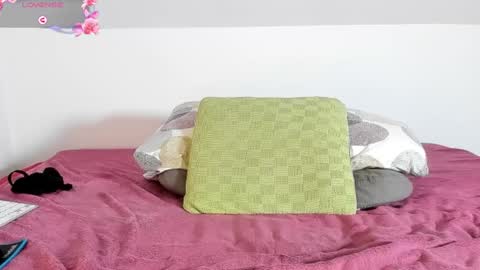 Laura Lara Sommer online show from 01-21-25, 05:41