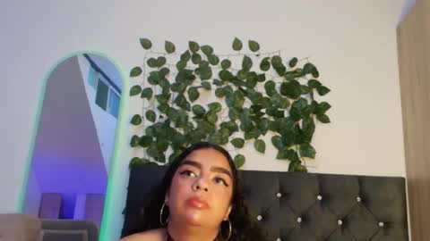 Snapshot of lauravince4195 chatting on 05-12-26, 10:18 laura online show from 05-12-26, 10:18