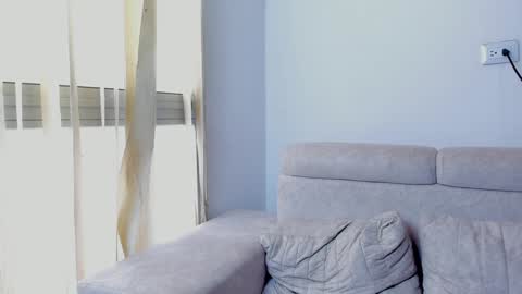 Laureent online show from 12-28-24, 03:04