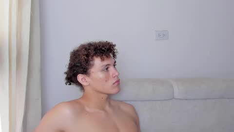 Laureent online show from 02-12-25, 01:06