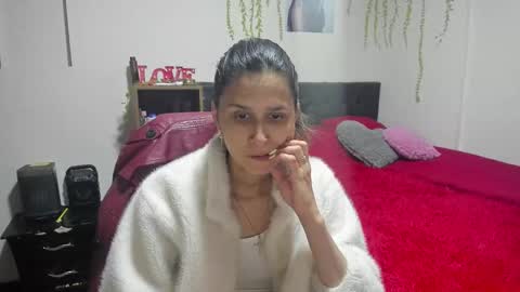 Snapshot of lauren_ashlee chatting on 01-08-26, 02:52 Lauren Independent model online show from 01-08-26, 02:52