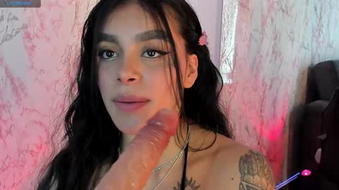 Snapshot of lauren_camila1 chatting on 01-30-25, 09:36 Lau online show from 01-30-25, 09:36