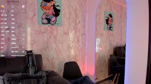 Snapshot of lauren_camila1 chatting on 09-26-25, 05:33 Lau online show from 09-26-25, 05:33