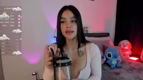 Snapshot of lauren_camila1 chatting on 10-17-25, 02:04 Lau online show from 10-17-25, 02:04