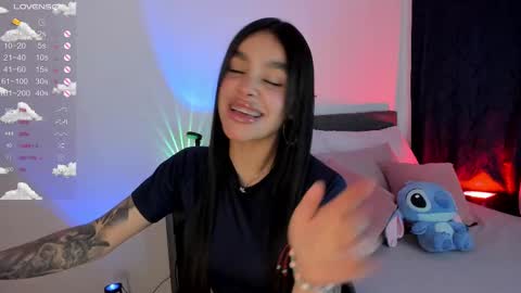 Snapshot of lauren_camila1 chatting on 10-20-25, 03:07 Lau online show from 10-20-25, 03:07