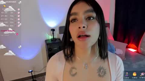 Snapshot of lauren_camila1 chatting on 10-28-25, 02:26 Lau online show from 10-28-25, 02:26