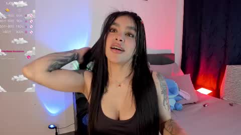 Snapshot of lauren_camila1 chatting on 11-13-25, 02:43 Lau online show from 11-13-25, 02:43