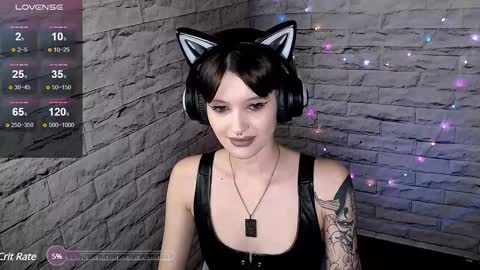 Snapshot of lauren_raquel chatting on 12-24-24, 07:11 Eva online show from 12-24-24, 07:11