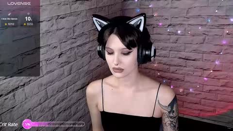 Snapshot of lauren_raquel chatting on 12-25-24, 06:30 Eva online show from 12-25-24, 06:30