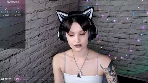 Snapshot of lauren_raquel chatting on 12-28-24, 06:40 Eva online show from 12-28-24, 06:40