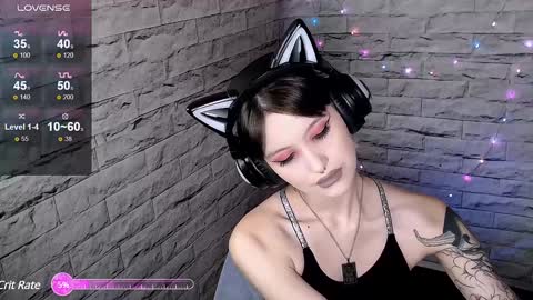 Snapshot of lauren_raquel chatting on 01-06-25, 03:08 Eva online show from 01-06-25, 03:08