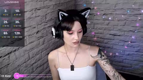 Snapshot of lauren_raquel chatting on 01-07-25, 01:46 Eva online show from 01-07-25, 01:46