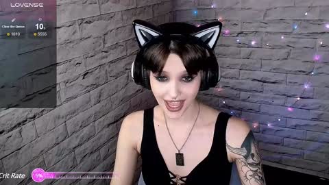 Snapshot of lauren_raquel chatting on 01-08-25, 08:18 Eva online show from 01-08-25, 08:18