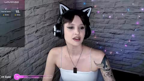 Snapshot of lauren_raquel chatting on 01-21-25, 06:12 Eva online show from 01-21-25, 06:12