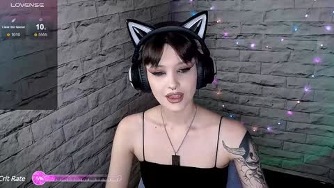 Snapshot of lauren_raquel chatting on 01-22-25, 04:12 Eva online show from 01-22-25, 04:12