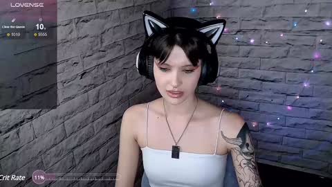 Snapshot of lauren_raquel chatting on 01-23-25, 05:52 Eva online show from 01-23-25, 05:52