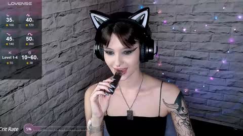 Snapshot of lauren_raquel chatting on 01-25-25, 06:46 Eva online show from 01-25-25, 06:46