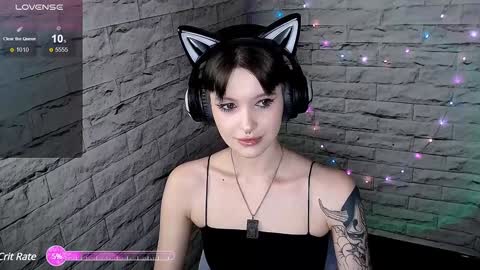 Snapshot of lauren_raquel chatting on 01-27-25, 07:03 Eva online show from 01-27-25, 07:03