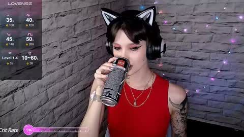 Snapshot of lauren_raquel chatting on 01-28-25, 06:28 Eva online show from 01-28-25, 06:28