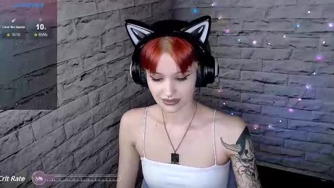 Snapshot of lauren_raquel chatting on 02-15-25, 04:45 Eva online show from 02-15-25, 04:45