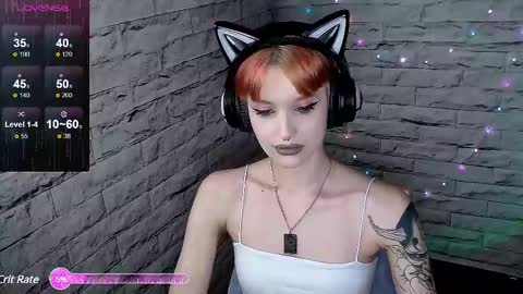 Snapshot of lauren_raquel chatting on 03-08-25, 05:43 Eva online show from 03-08-25, 05:43