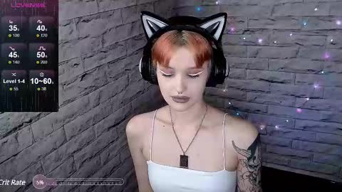 Snapshot of lauren_raquel chatting on 03-12-25, 05:07 Eva online show from 03-12-25, 05:07