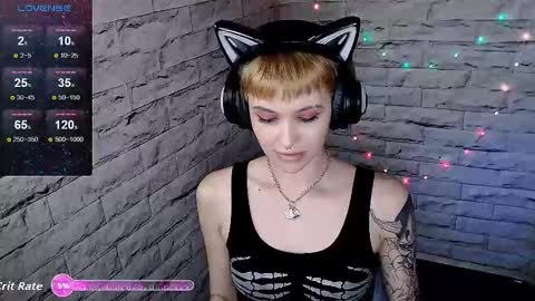 Snapshot of lauren_raquel chatting on 09-09-25, 05:45 Eva online show from 09-09-25, 05:45