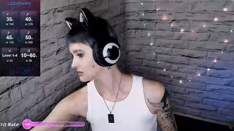 Snapshot of lauren_raquel chatting on 09-11-25, 02:39 Eva online show from 09-11-25, 02:39