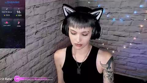 Snapshot of lauren_raquel chatting on 09-13-25, 06:18 Eva online show from 09-13-25, 06:18