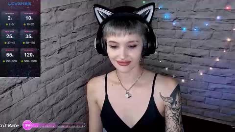 Snapshot of lauren_raquel chatting on 09-18-25, 03:36 Eva online show from 09-18-25, 03:36