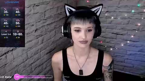 Snapshot of lauren_raquel chatting on 09-29-25, 05:40 Eva online show from 09-29-25, 05:40