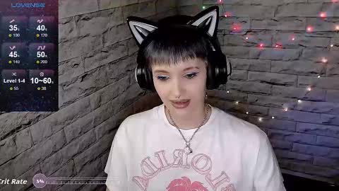 Snapshot of lauren_raquel chatting on 10-02-25, 05:53 Eva online show from 10-02-25, 05:53