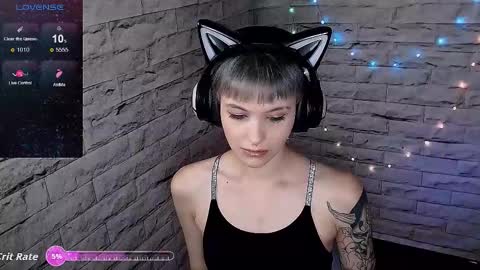 Snapshot of lauren_raquel chatting on 10-12-25, 05:56 Eva online show from 10-12-25, 05:56