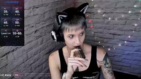 Snapshot of lauren_raquel chatting on 10-14-25, 04:41 Eva online show from 10-14-25, 04:41